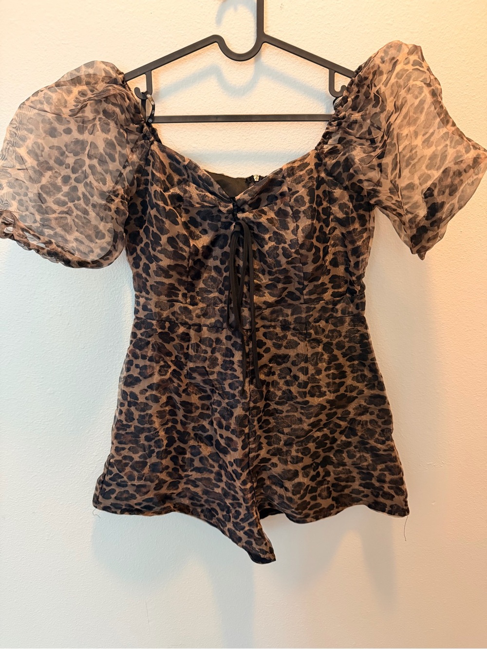 Misguided - Leopard Print Puff Sleeve jumpsuit with Front Tie - Brown - Size 8
